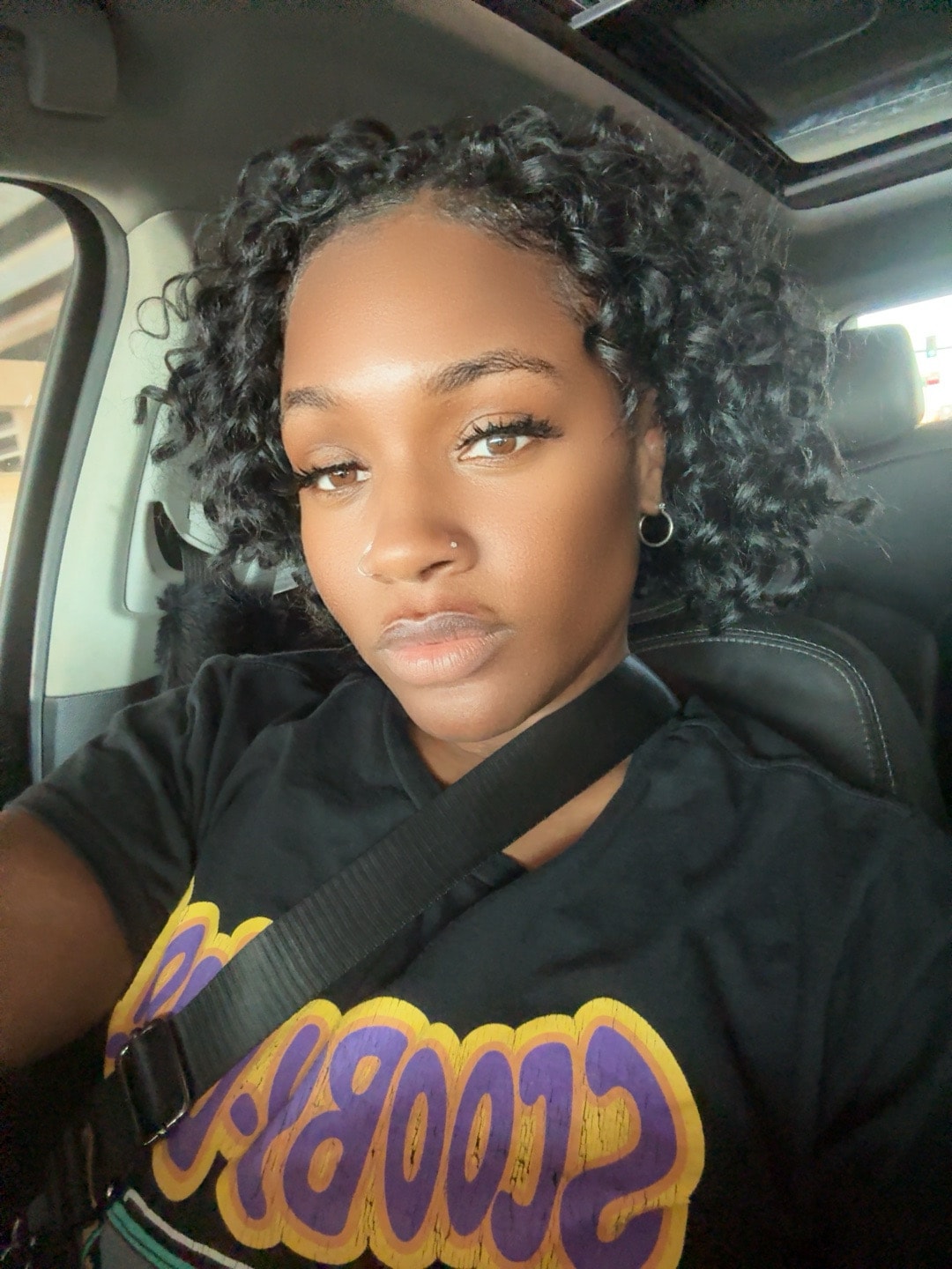 MIAMOR car selfie curly hair