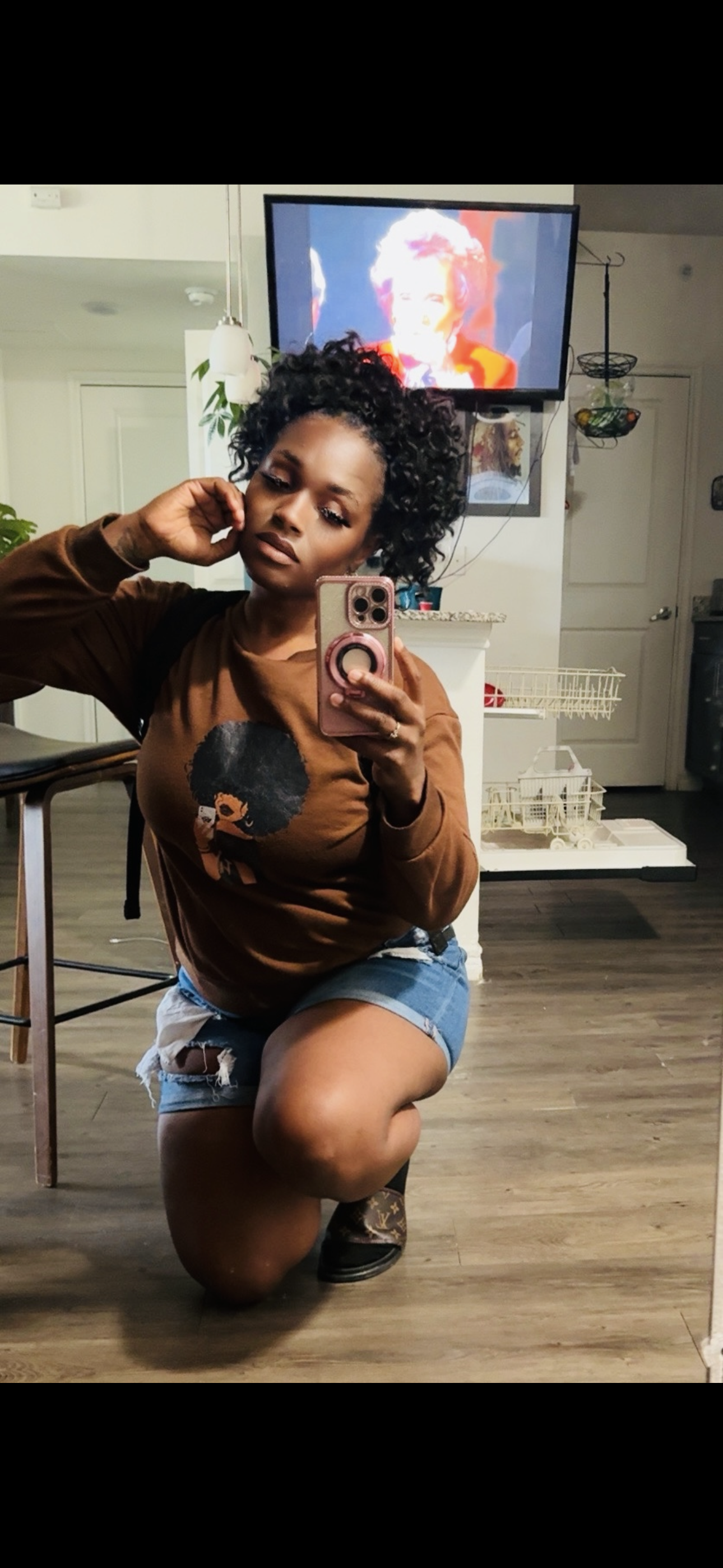 MIAMOR mirror selfie posing