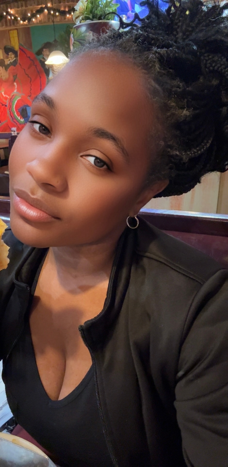 MIAMOR portrait at restaurant