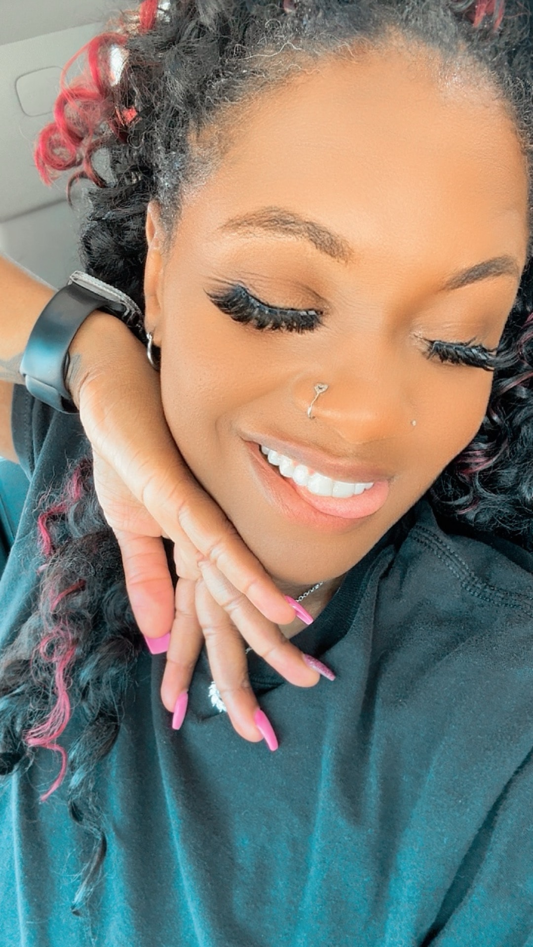 MIAMOR smiling with pink nails