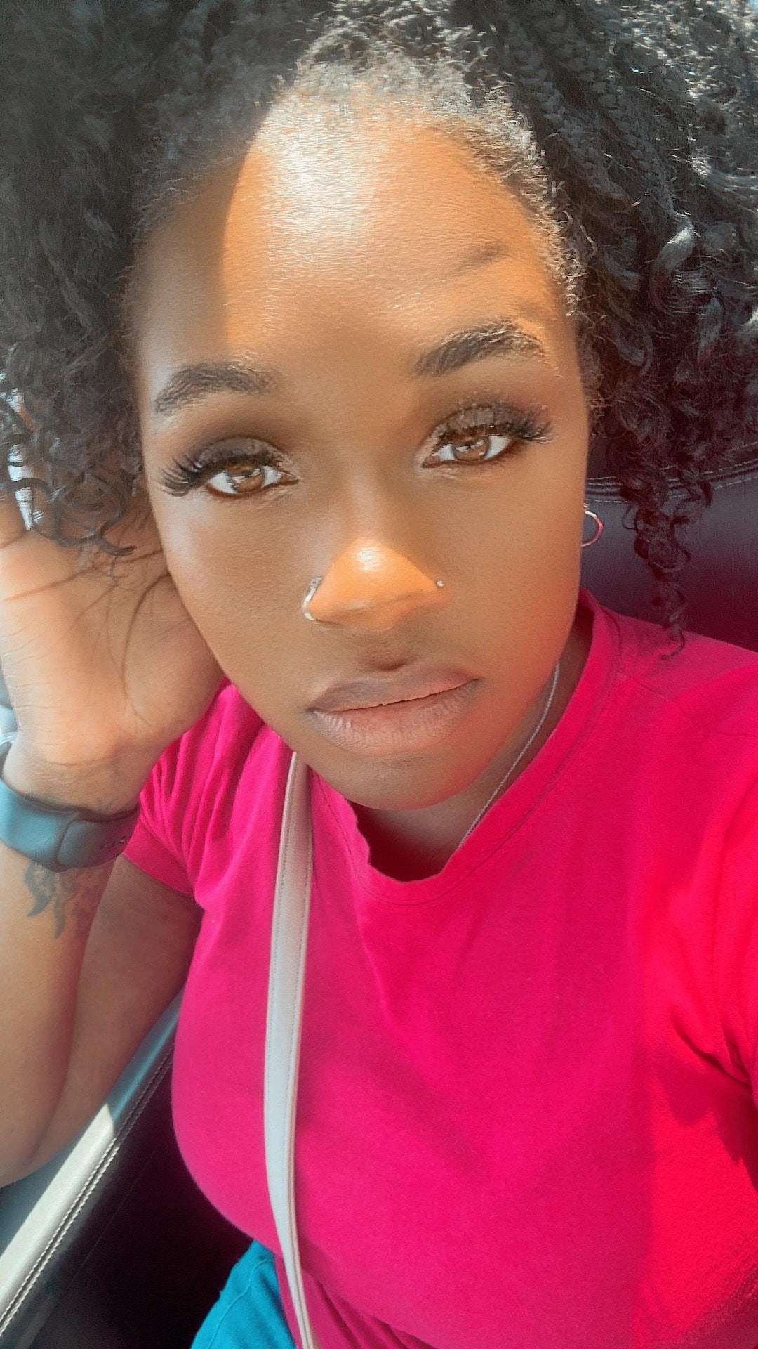 MIAMOR car selfie pink shirt